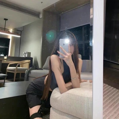 伴游女生烟雨江南的资料