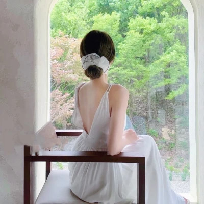 伴游女生琉璃梦语的资料