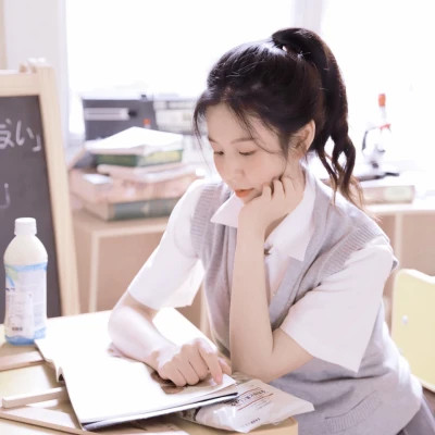 伴游女生李梦溪的资料