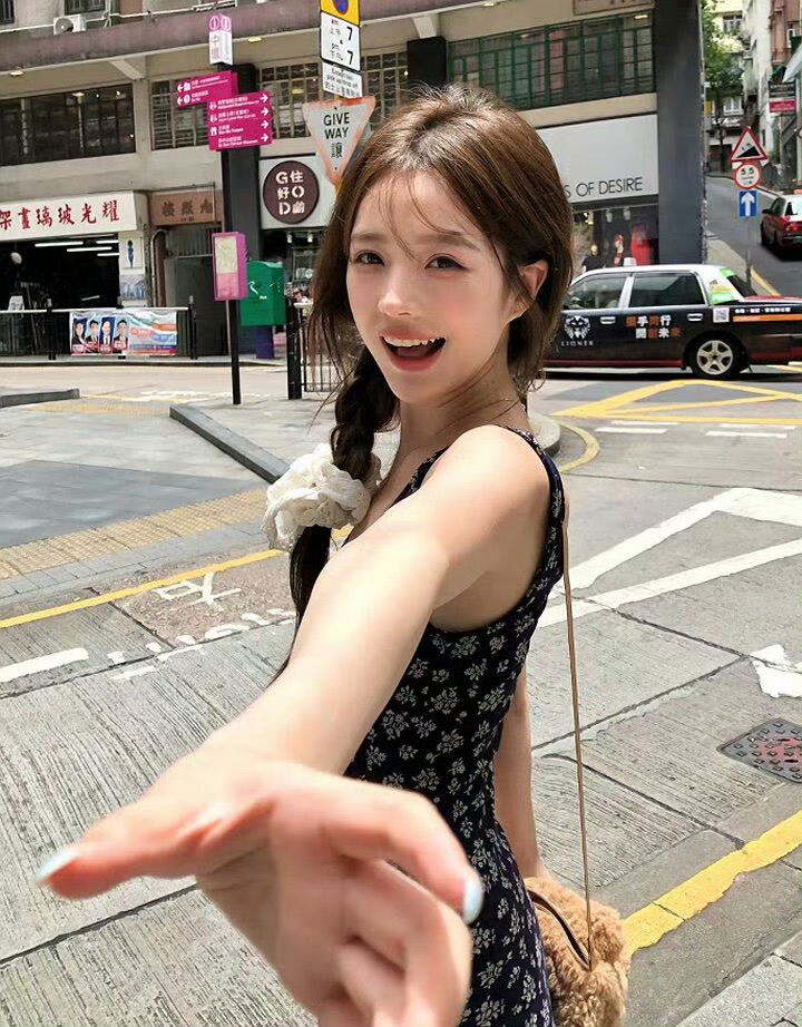 伴游女生许知微的资料