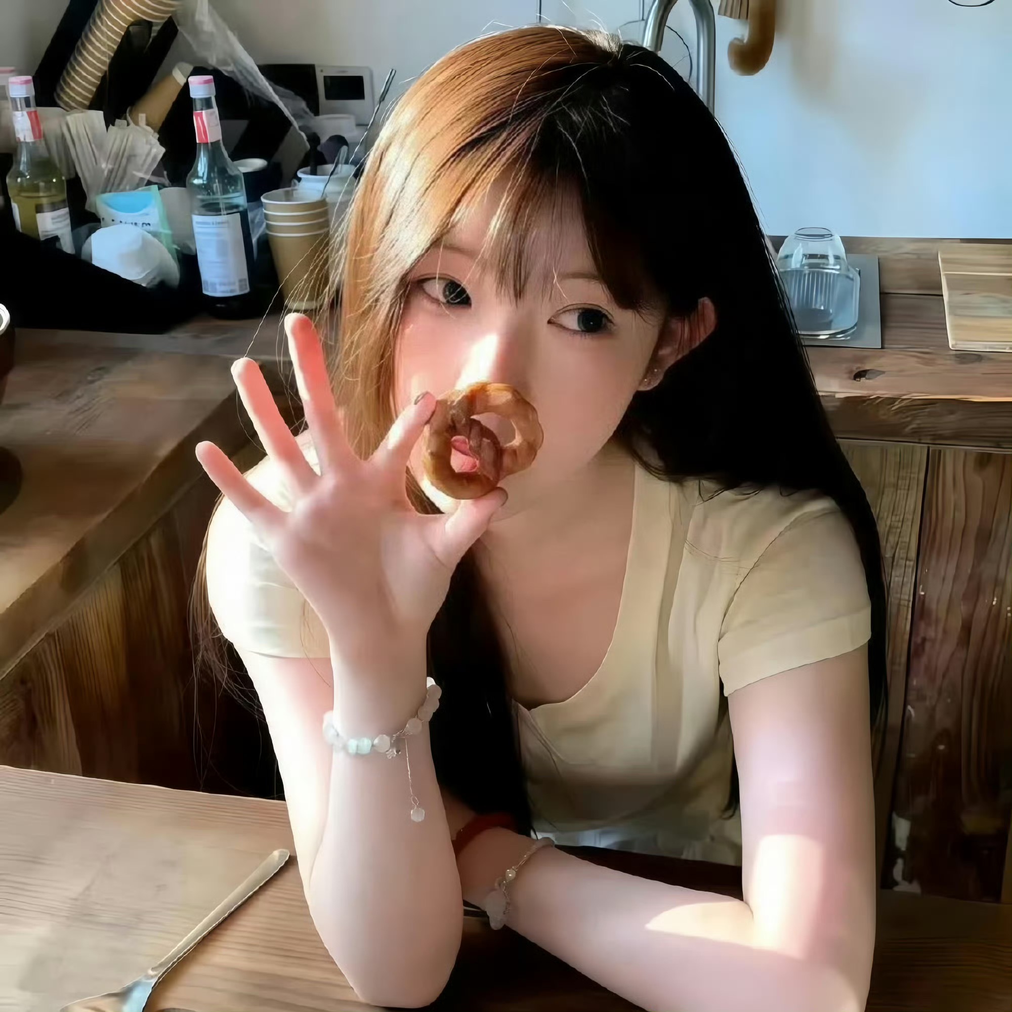 伴游女生周雯的资料