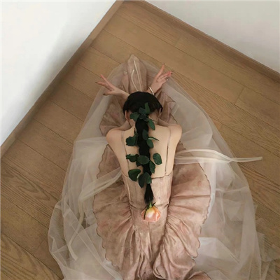 ​伴游女生达寄云
