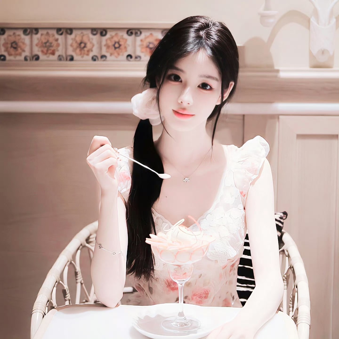 伴游女生王书雅的资料