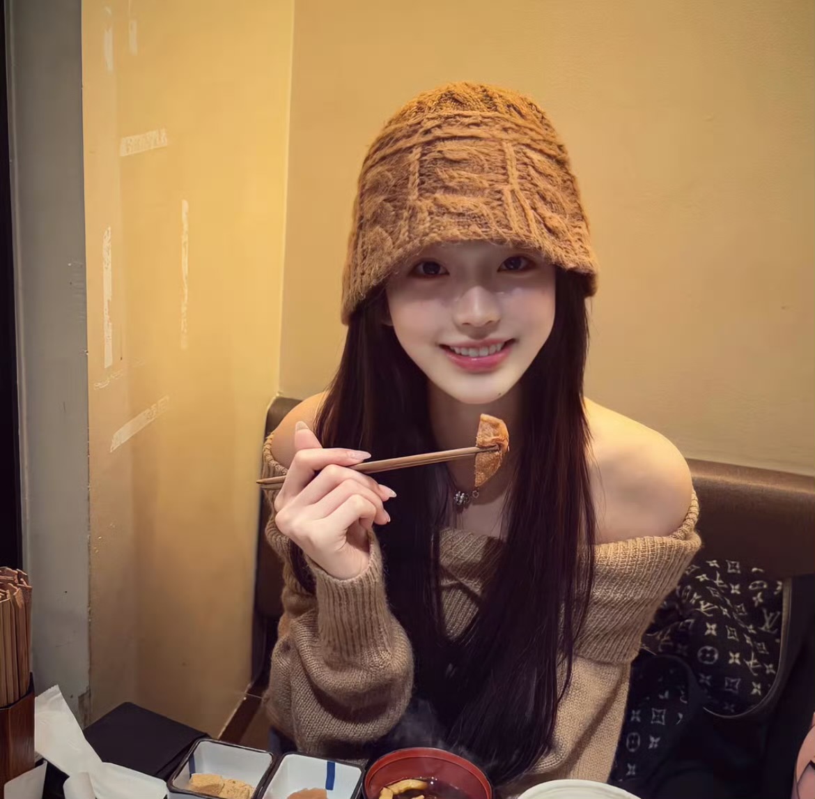 那曲伴游女生卓婉奕的资料