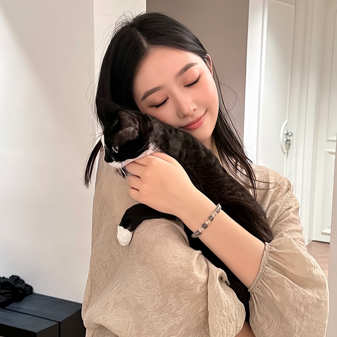 保山伴游女生含珊的资料