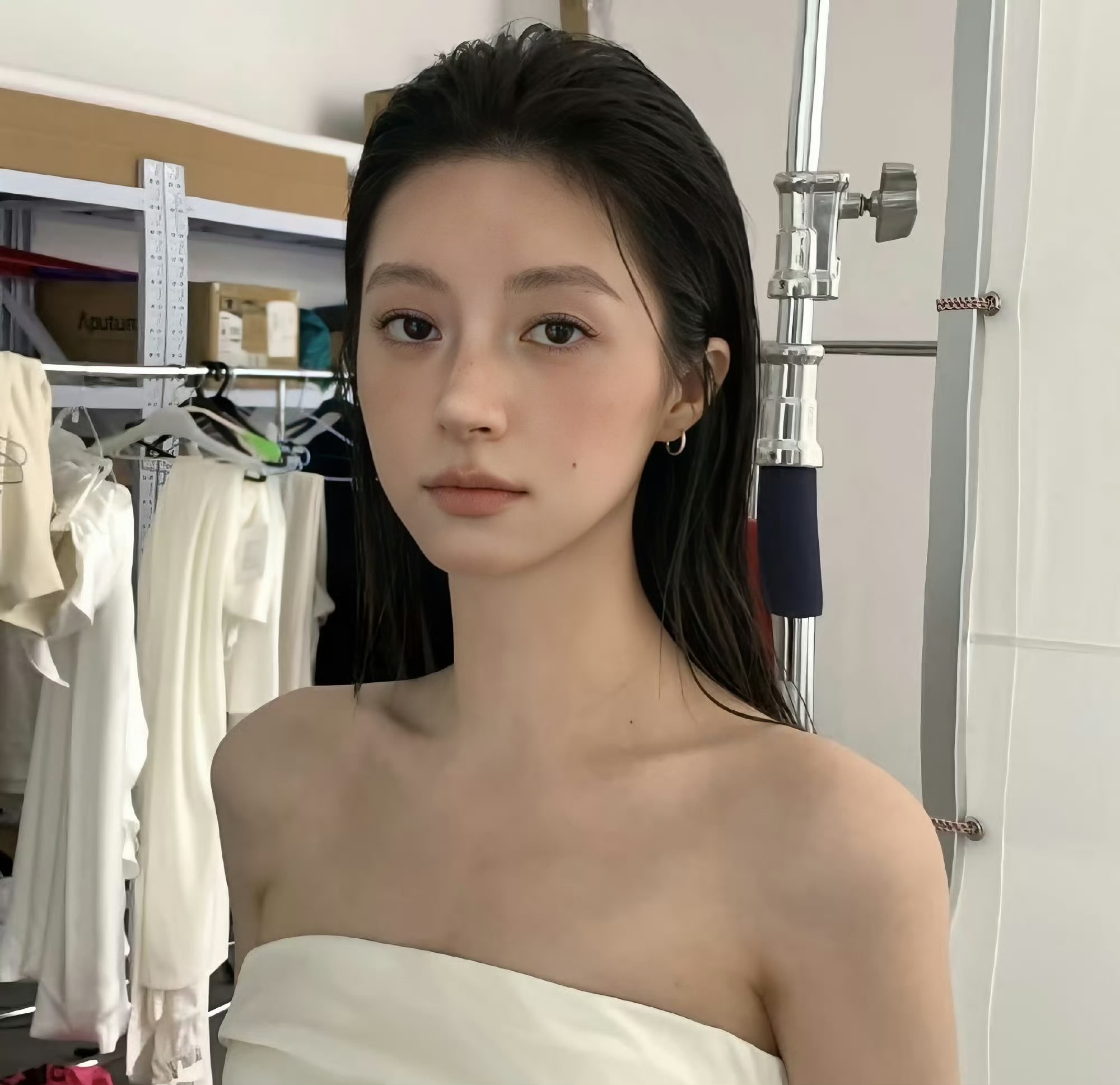 吐鲁番伴游女生娄岚岚的资料