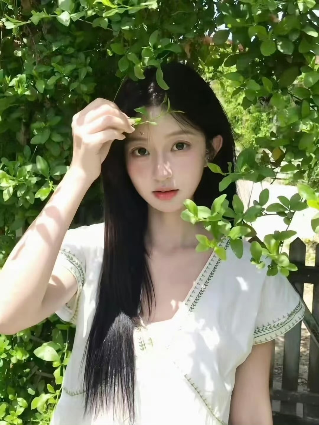 吐鲁番伴游女生闵易青的资料