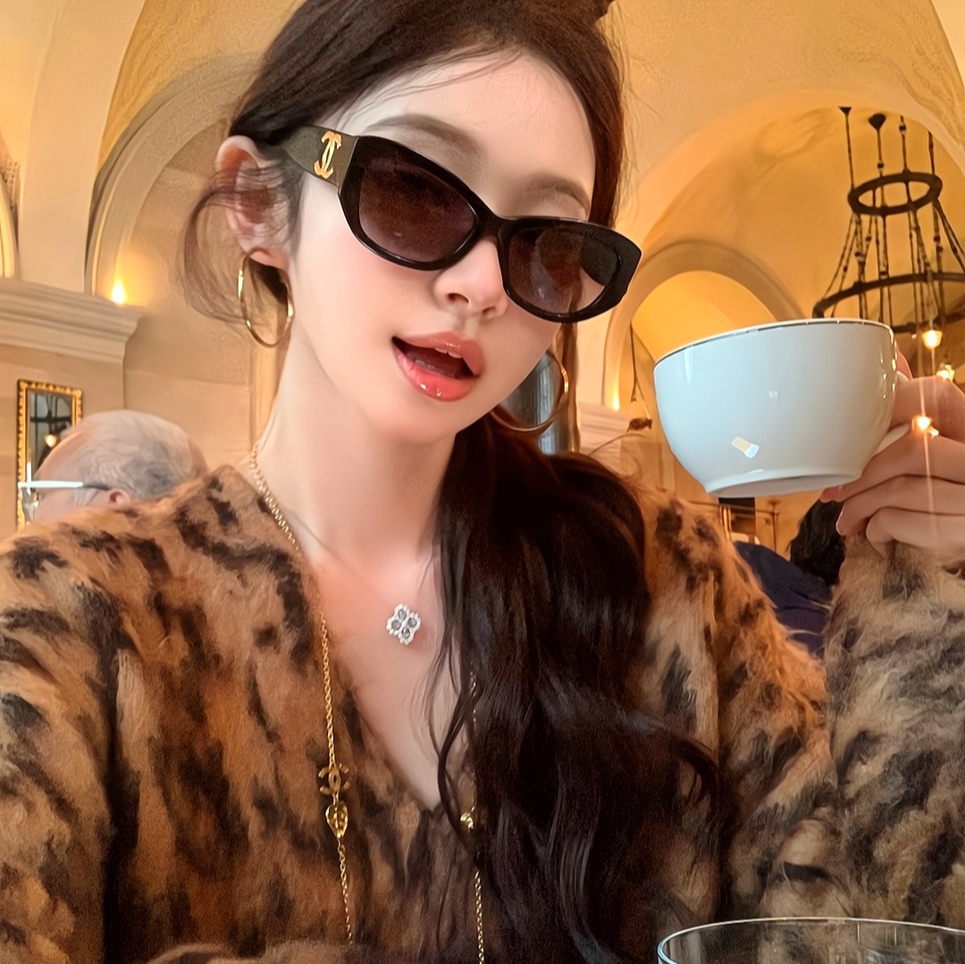 保山伴游女生徐含之的资料