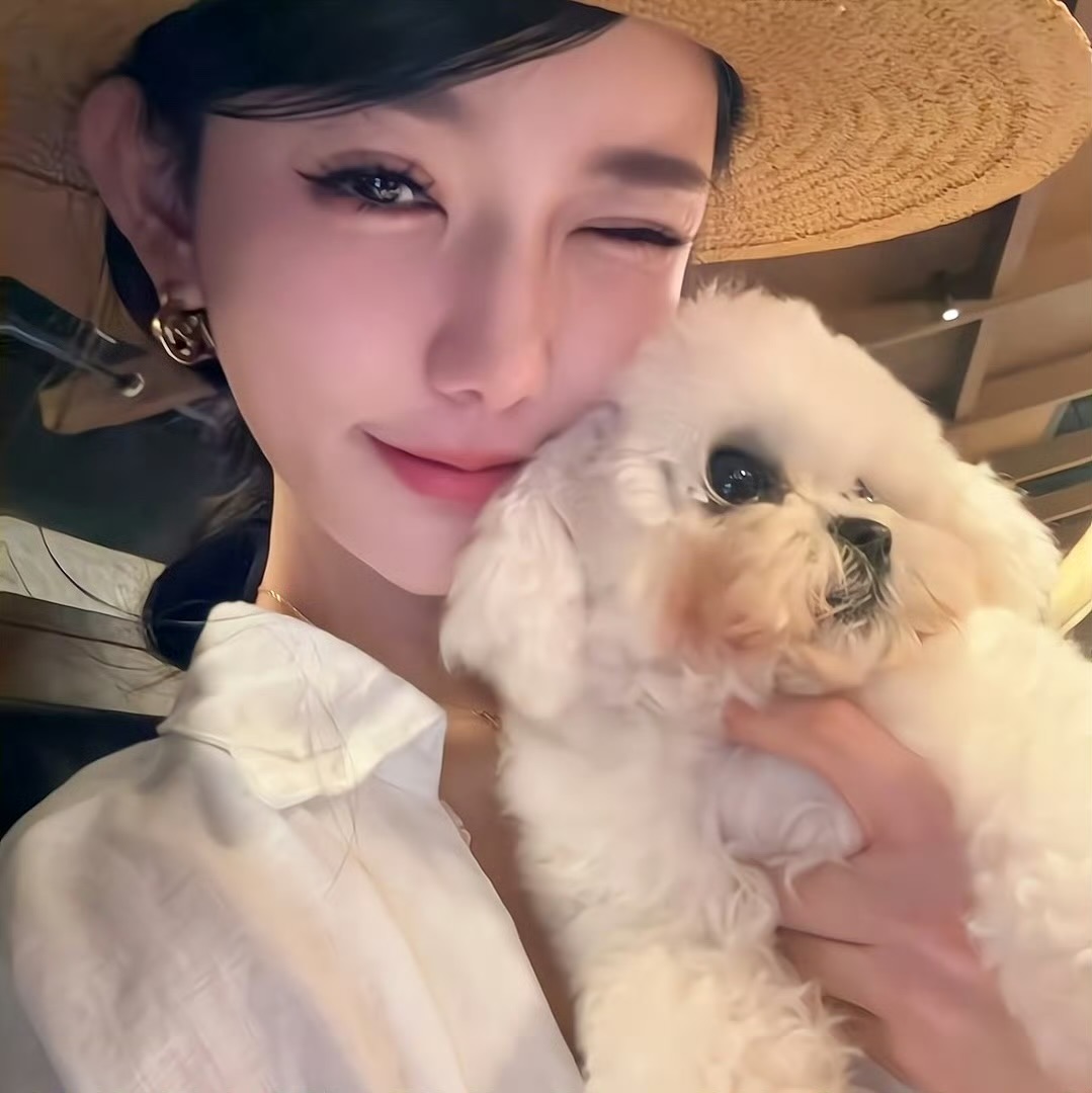 保山伴游女生Deirdre的资料