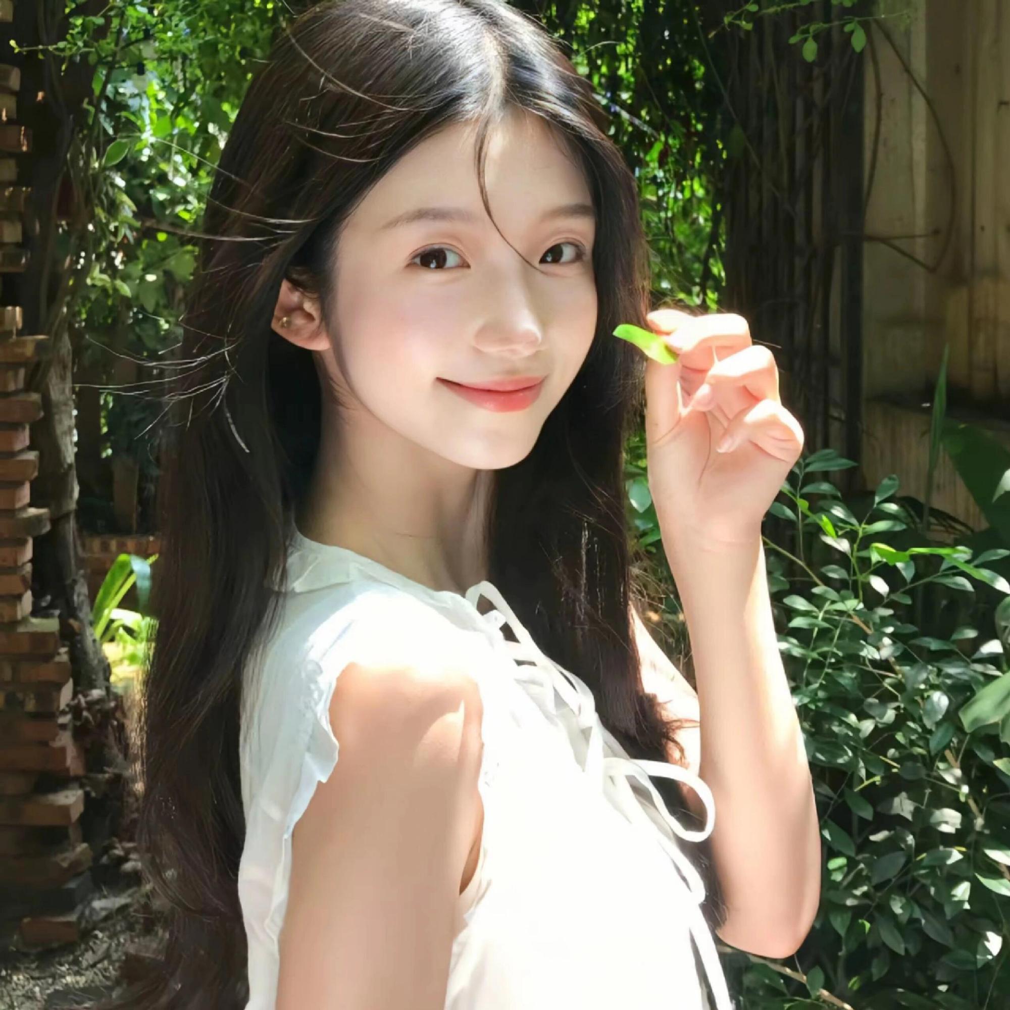 保山伴游女生小米的资料