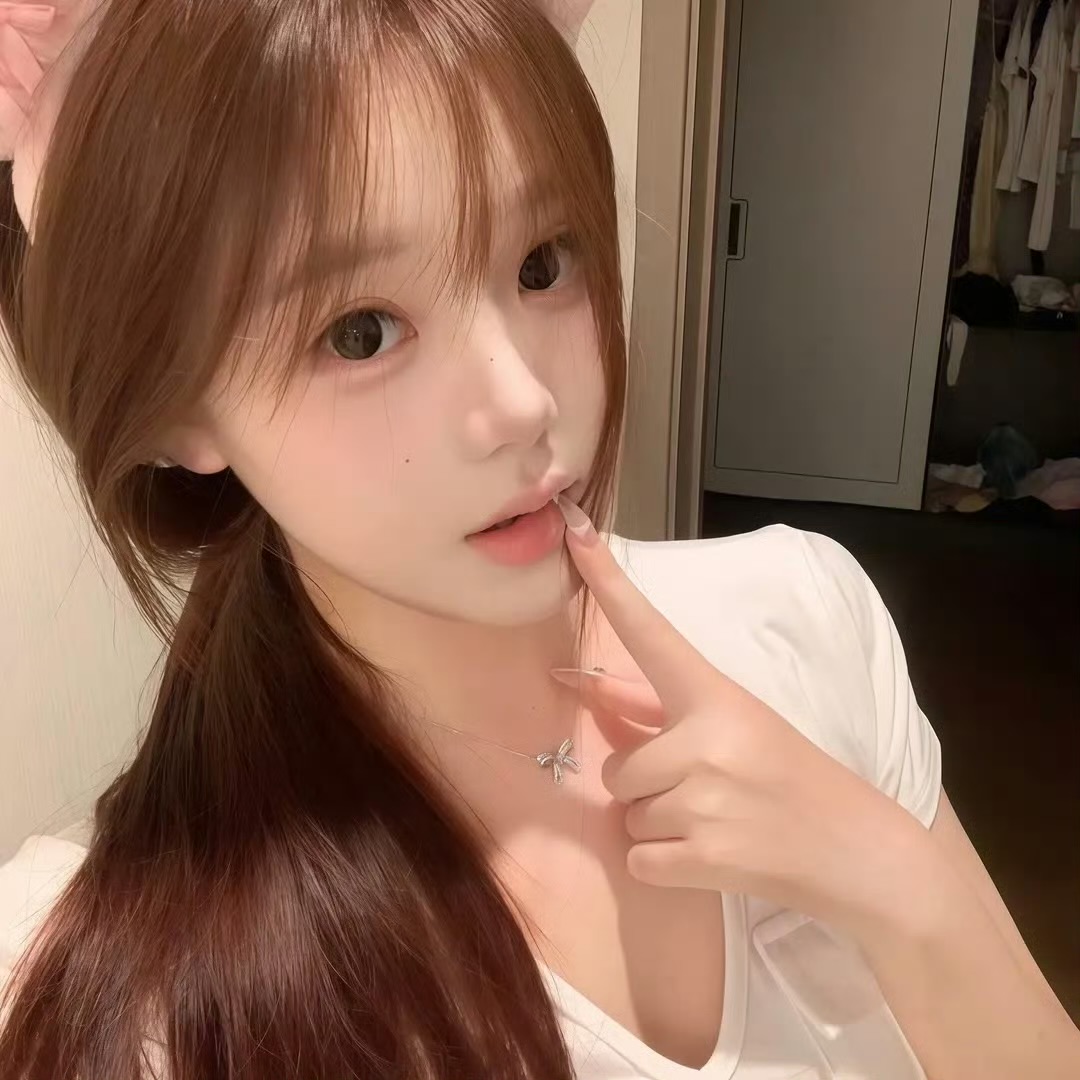 保山伴游女生Lesley Bertha的资料