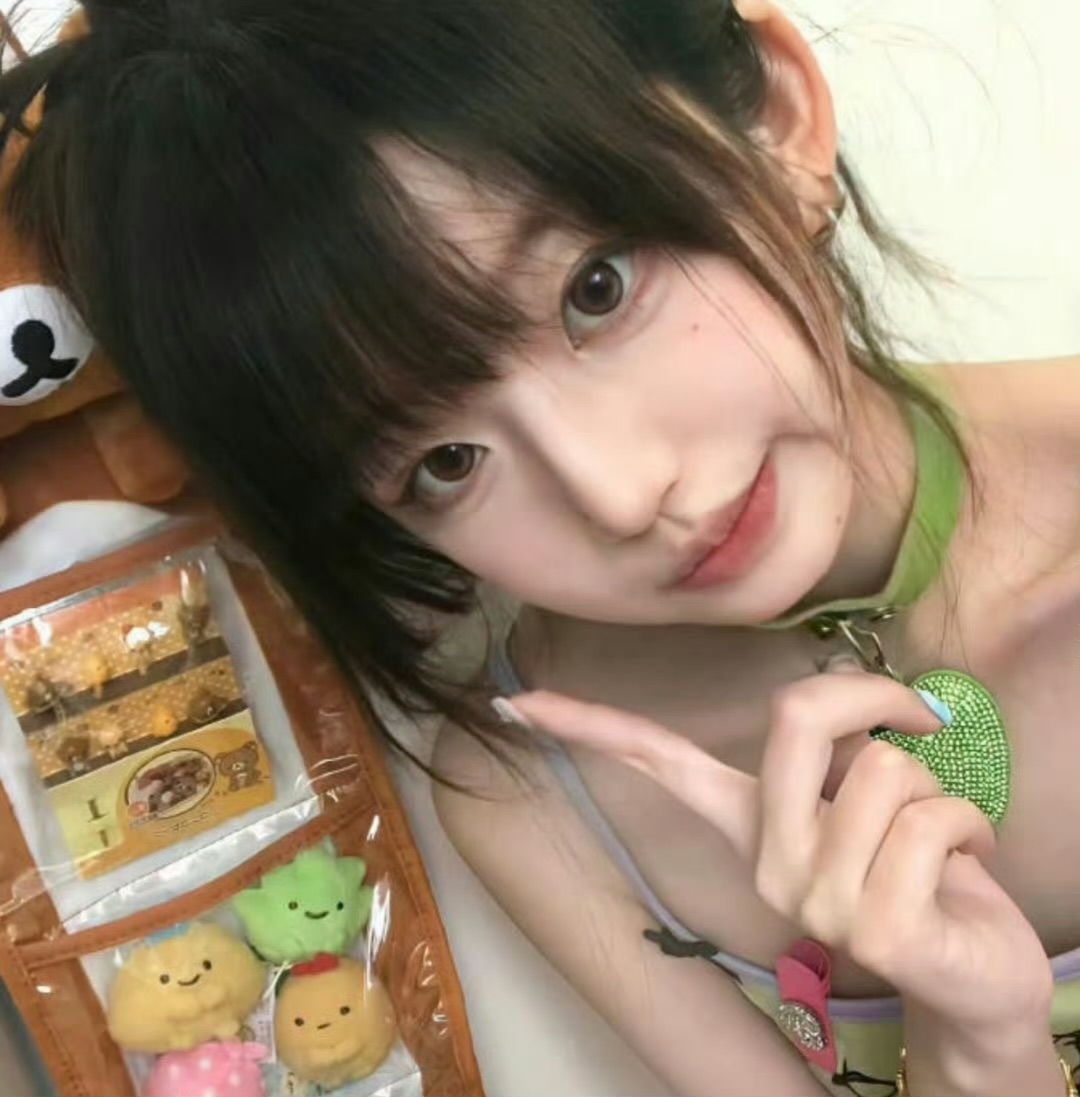 保山伴游女生郑朵朵的资料