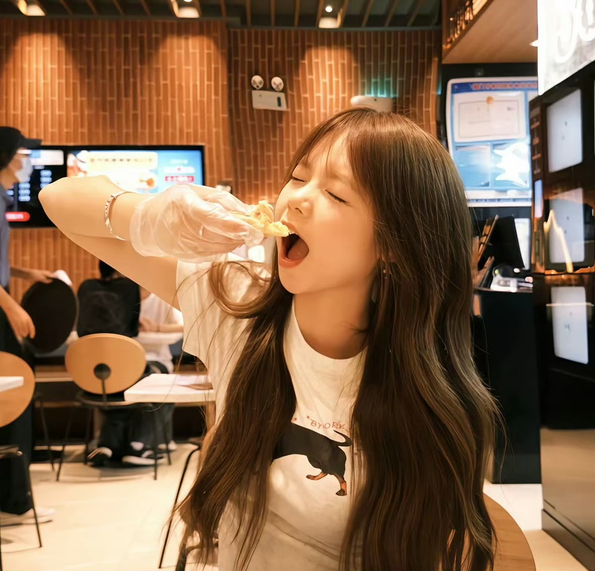 保山伴游女生唐甜的资料