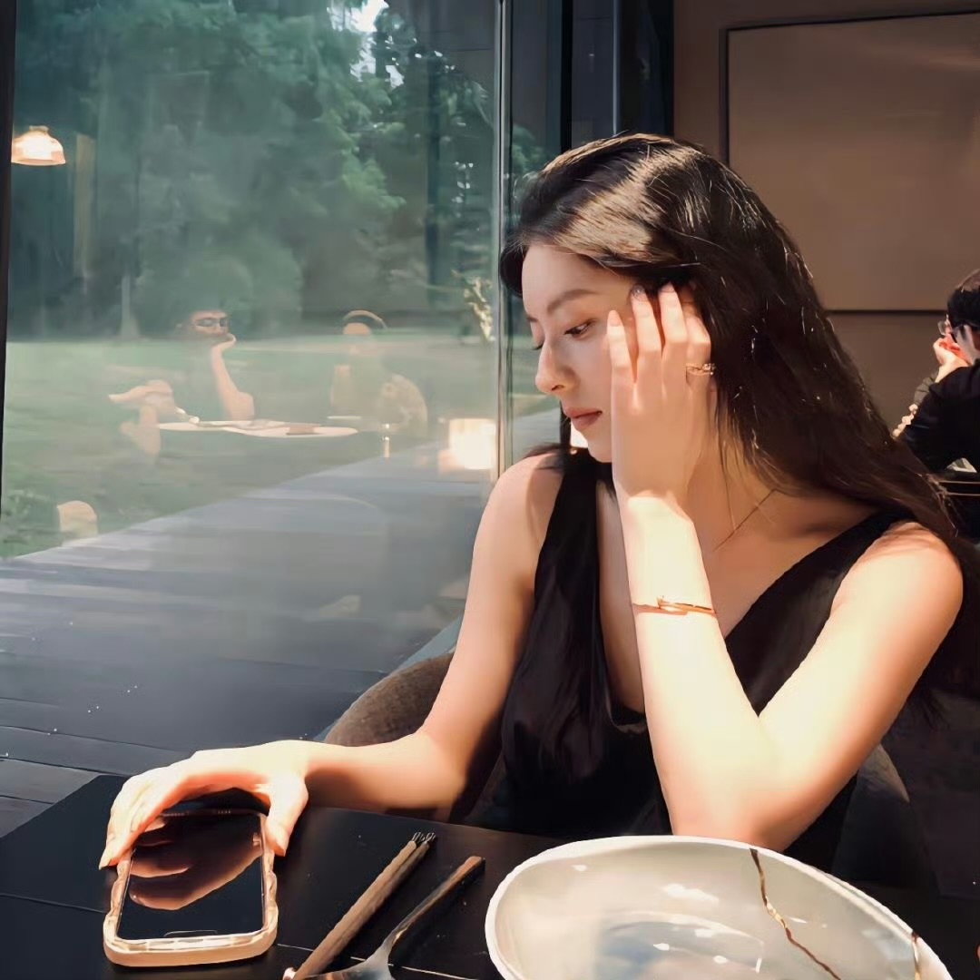 保山伴游女生唐语筝的资料