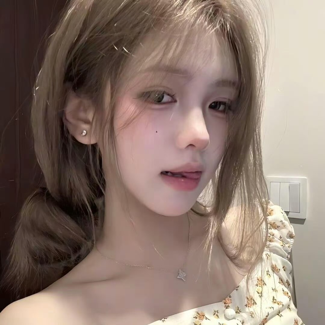 保山伴游女生秦依然的资料